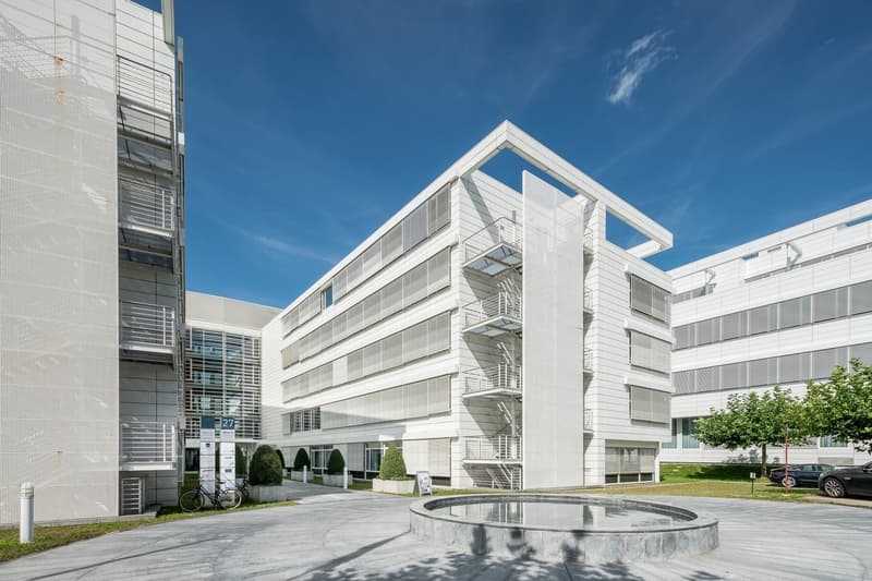 Moderne Bürofläche mit Terrasse in Kloten, auch in zwei Einheiten mietbar (1)
