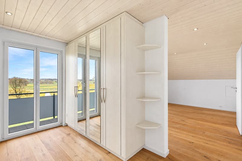 EFH Biessenhofen, Masterbedroom mit eigenem Balkon, Ankleide und Bad mit Sprudelwanne