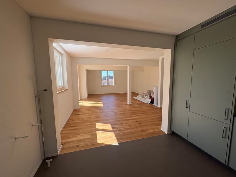 4-Zimmer-Wohnung mit Altbaucharme und traumhafter Sicht auf See und Berge (5)
