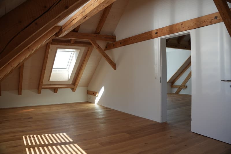 Aussergewöhnliche 3½-Zimmer-Dachwohnung mit Holzbalken und Panoramablick (7)