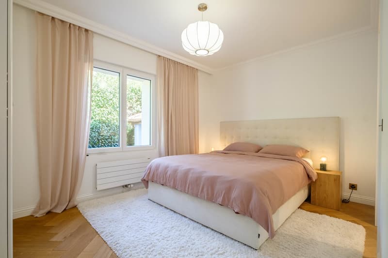Villa 5 suites rénovée 2025 — piscine, wellness, 1 500 m² sud-ouest (7)