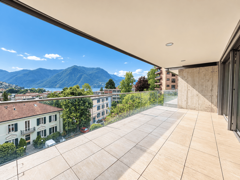 Ampio 4.5 locali con vista lago in residenza di pregio a Lugano (2)
