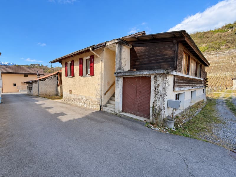 Maison villageoise à rénover avec grange (2)