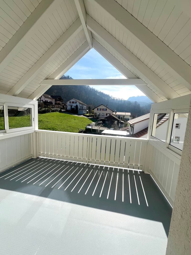 Grosszügige 4.5 Zimmerwohnung an ruhiger Lage und toller Aussicht (1)