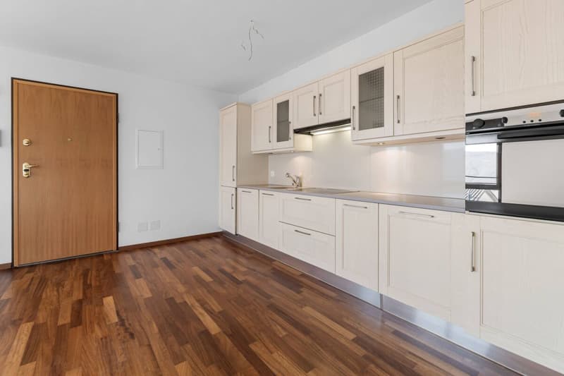 Elegant 3.5-room flat with lake views in Vernate (3)