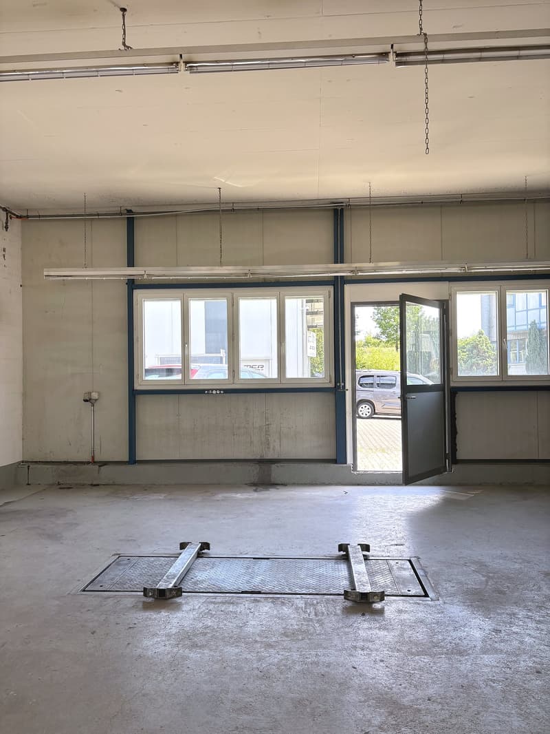 Werkstatt, Garage, Büro & Lager mit viel Aussenfläche - Sofort Nutzbar (9)