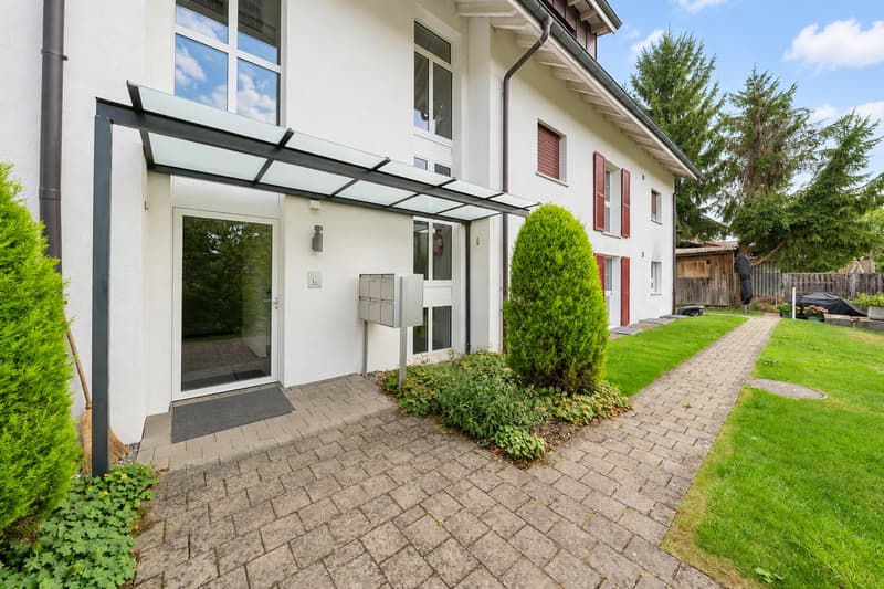 Stilvolle 4,5-Zimmer-Wohnung mit 2 Balkonen, Aufzug & 2 TG-Stp. in Lengwil (6)