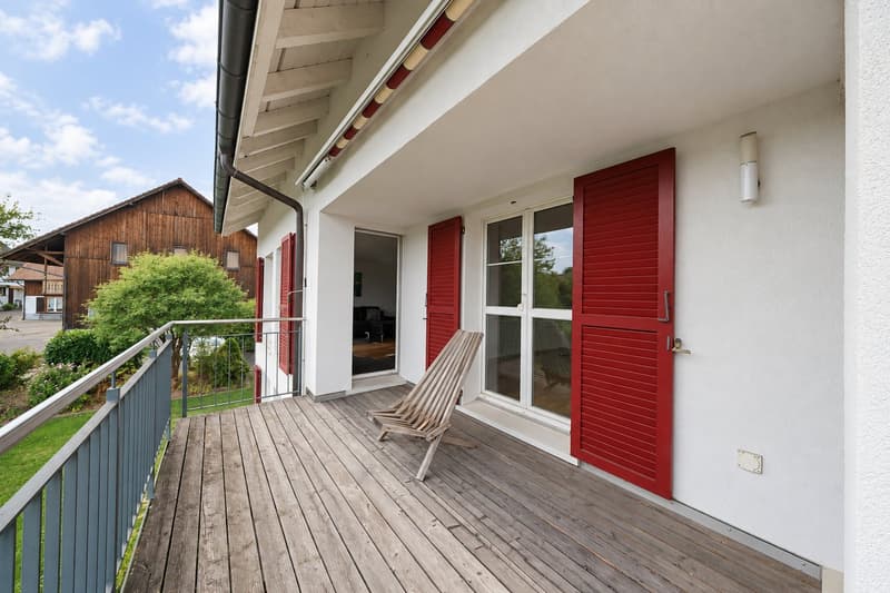 Stilvolle 4,5-Zimmer-Wohnung mit 2 Balkonen, Aufzug & 2 TG-Stp. in Lengwil (11)