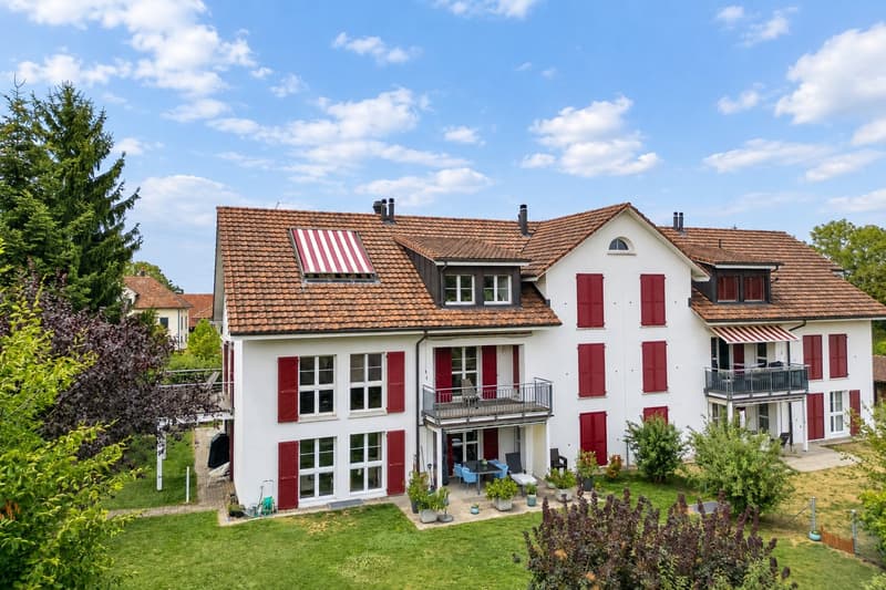 Stilvolle 4,5-Zimmer-Wohnung mit 2 Balkonen, Aufzug & 2 TG-Stp. in Lengwil (2)