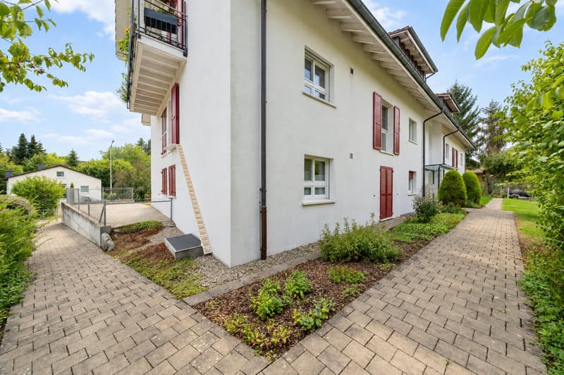 Stilvolle 4,5-Zimmer-Wohnung mit 2 Balkonen, Aufzug & 2 TG-Stp. in Lengwil (5)