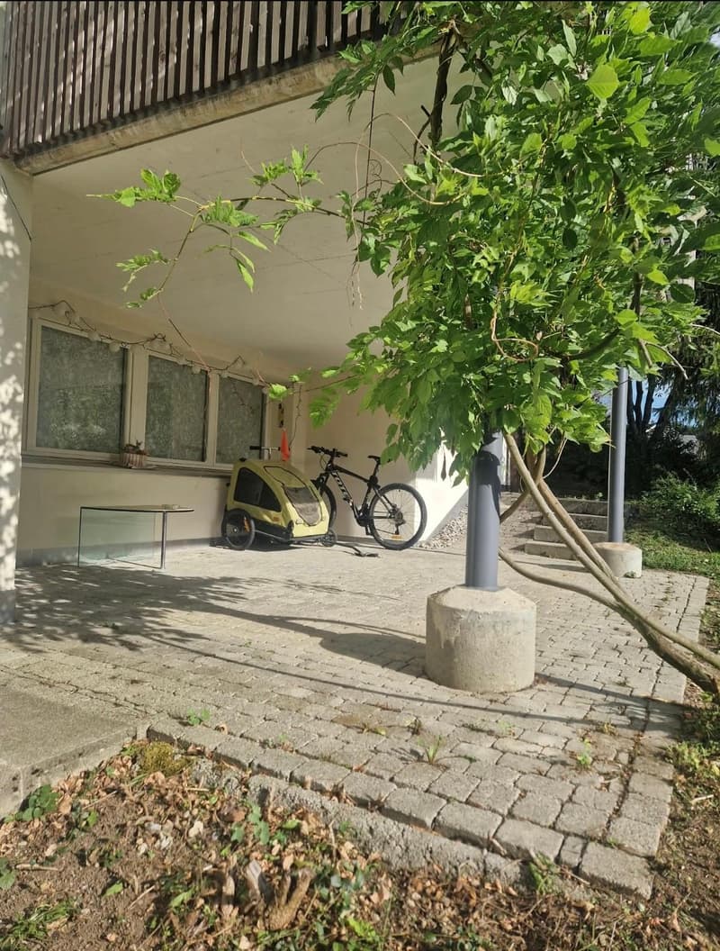 grosse 1.5 Wohnung mit eigenem Sitzplatz in ruhigem Quartier, nahe Bahnhof Rikon (6)