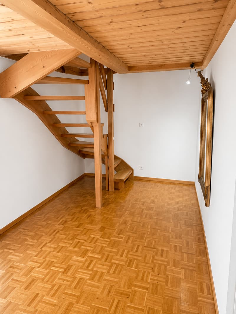 Appartement ancien de 5 pièces confortable avec une hauteur de pièce de 2,10 m (6)