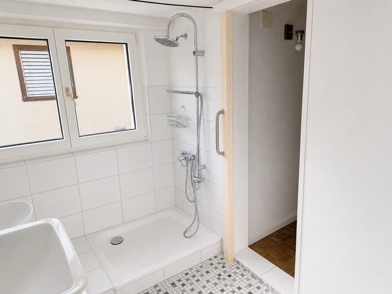 Appartement ancien de 5 pièces confortable avec une hauteur de pièce de 2,10 m (9)