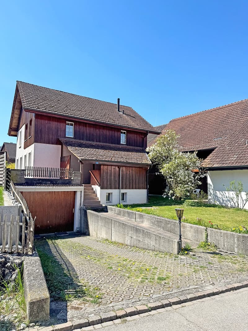 House with barn and single-family home (10)