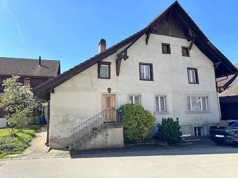 House with barn and single-family home (2)