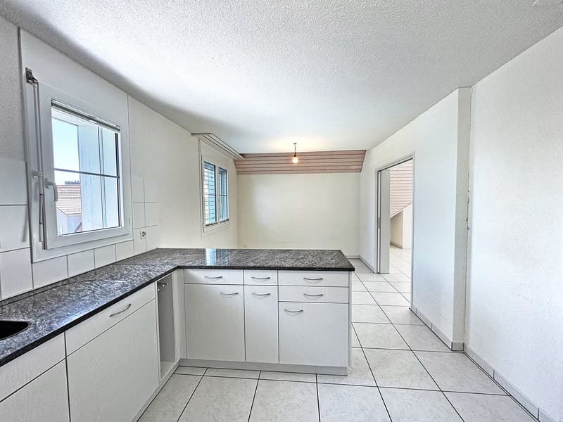 Well-maintained 5.5-room maisonette apartment in Nürensdorf (4)