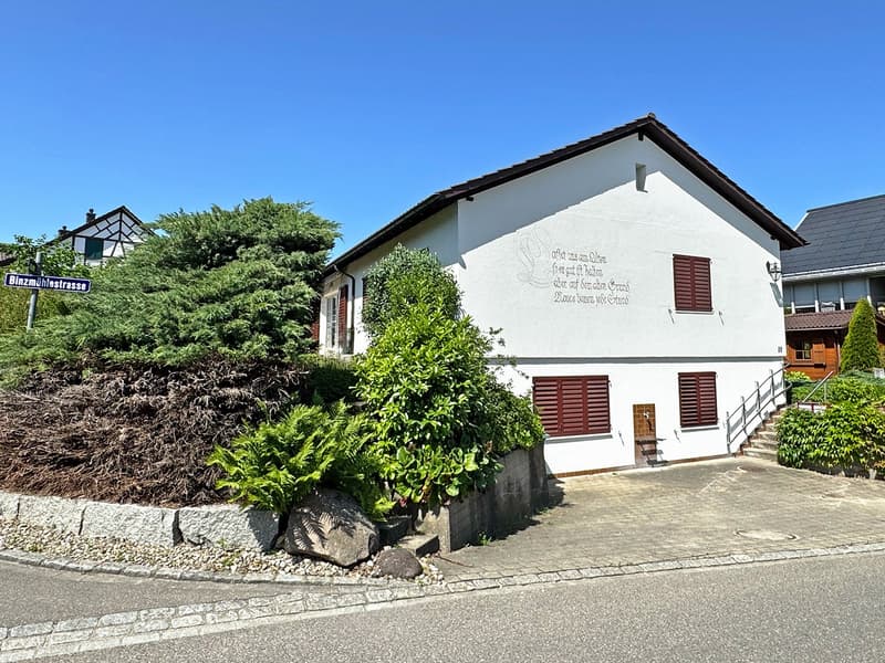 Charmantes Einfamilienhaus in ruhiger Lage in Neerach (1)