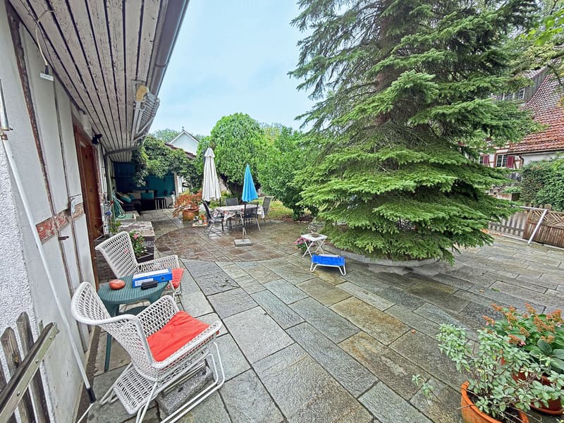 Charmantes 8-Zimmer-Einfamilienhaus mit Garten und Garage in Oberglatt (4)