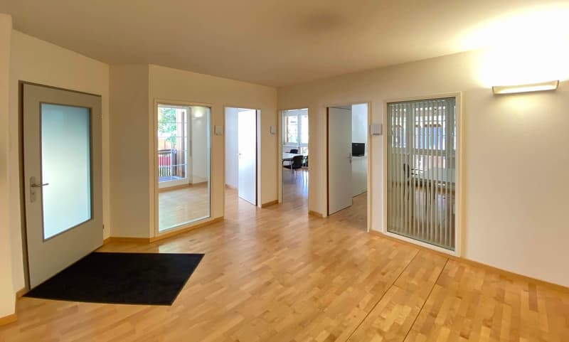 Exklusives Büro in modern renoviertem Bauernhaus mitten im Dorf (3)