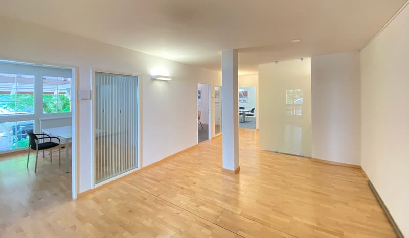 Exklusives Büro in modern renoviertem Bauernhaus mitten im Dorf (2)