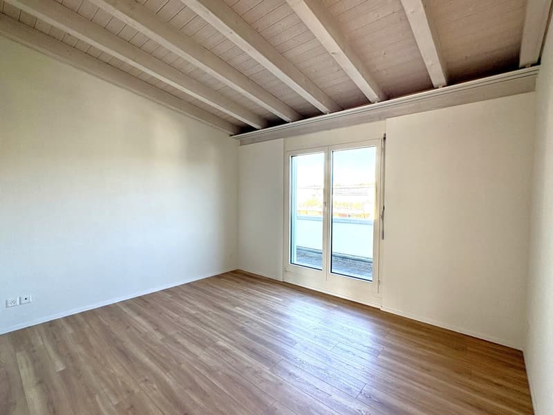 Frisch renovierte charmante 3,5 Zimmer Dach-Wohnung (5)