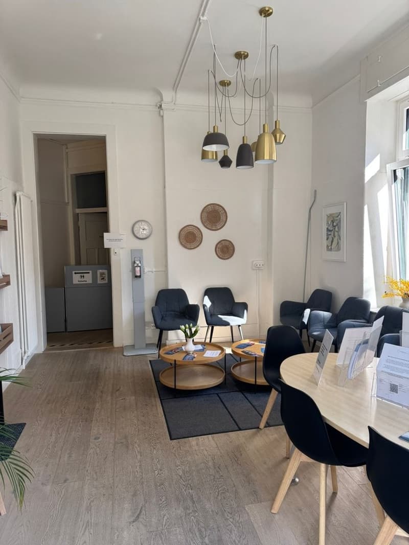 Helle Räumlichkeiten für Büro/Praxis zu vermieten (3)