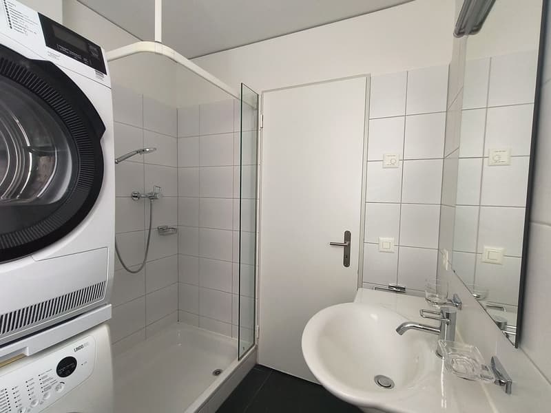 Badezimmer mit Dusche