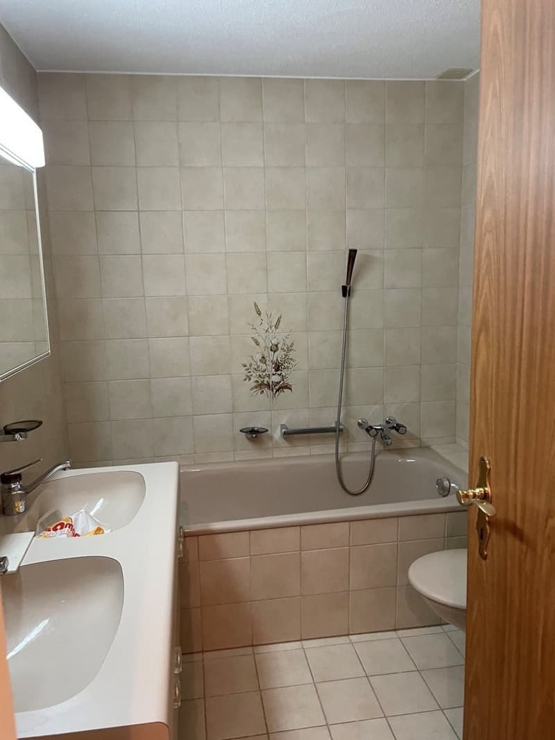 Einblick_ins_Badezimmer.jpg