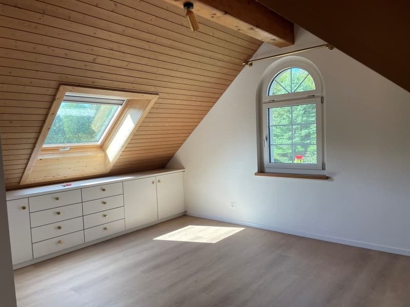 Wir bieten eine grosszügig ausgestattete Wohnung an. (11)