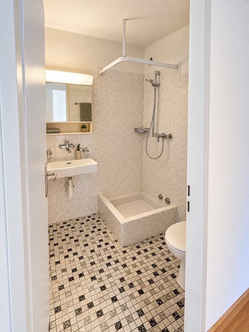 Badezimmer_mit_Dusche.png