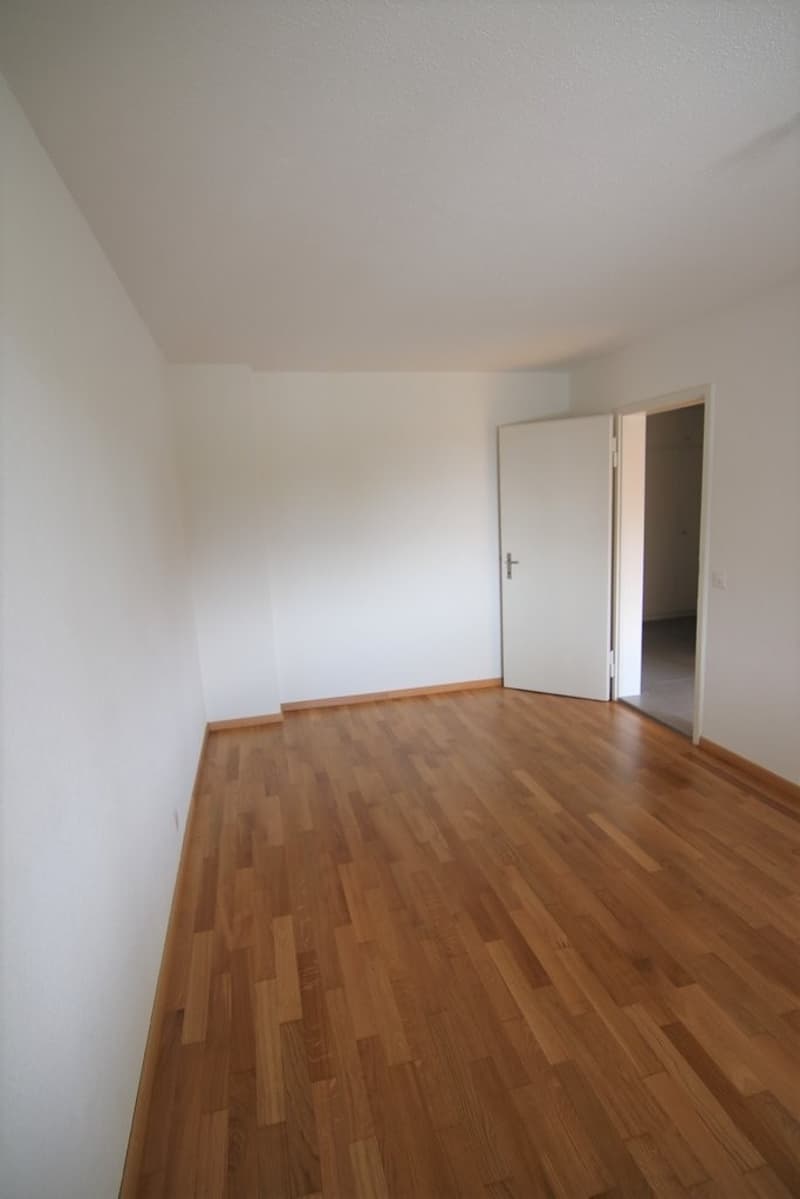 2508_01_1022_Schlafzimmer_neben_Wohnzimmer_01.JPG