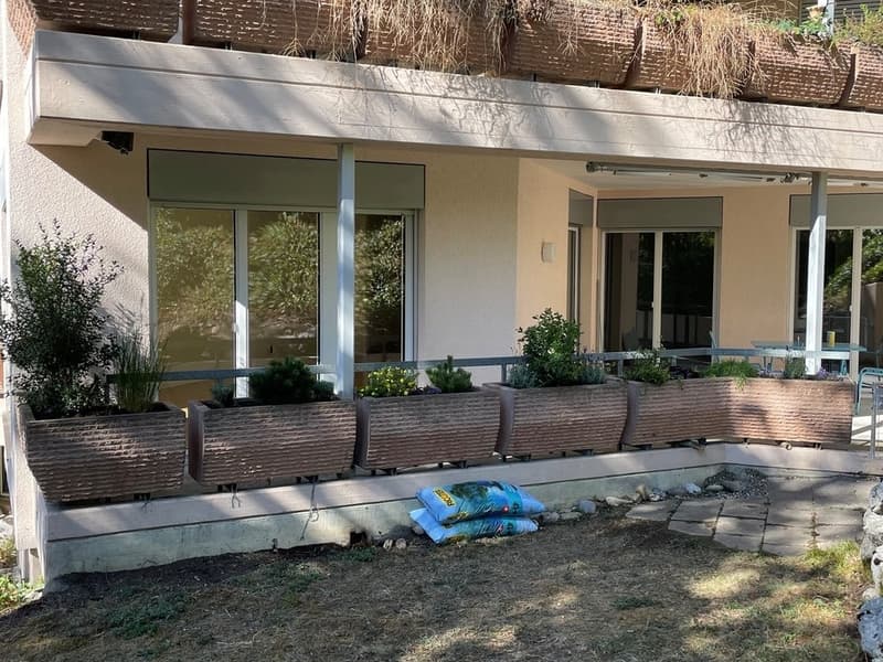 Aussenansicht_Balkon-Sitzplatz.jpg