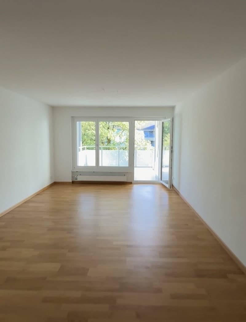 Wohnzimmer mit Balkonausgang