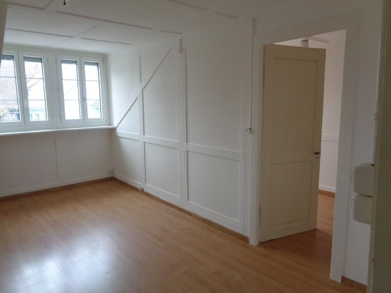 Wohnzimmer besteht aus 2 Räumlichkeiten mit Verbindungstüre