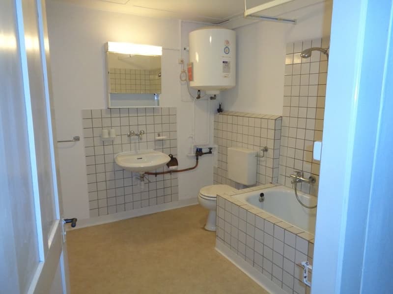 Das grosszügige Badezimmer