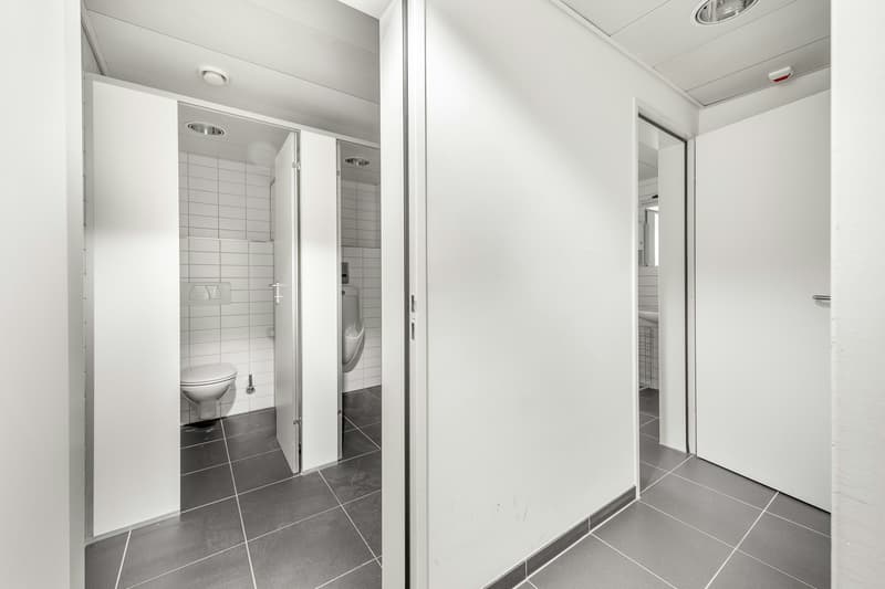PLAZA | Bright office space on the top floor (4)