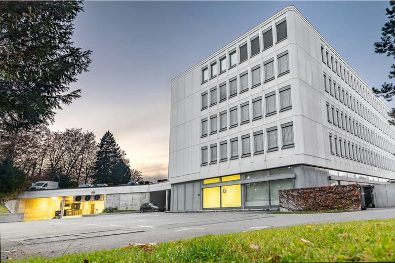 Ihre neuen Büro/Labor/Praxisfläche in nur 4 Fahrminuten mit dem ÖV vom Flughafen ZRH entfernt (2)