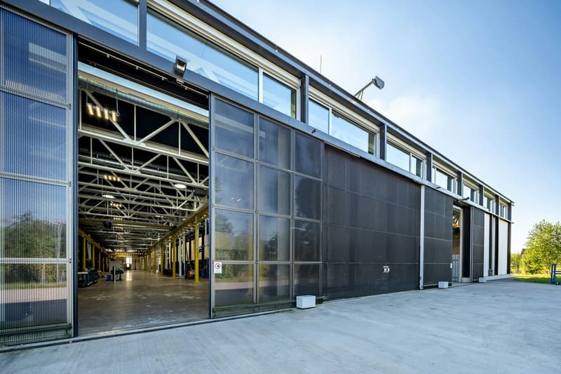 Hall moderne, grande de 5 000 m² avec bureaux et ateliers intégrés à l'intersection A1/A2 - divisible (4)