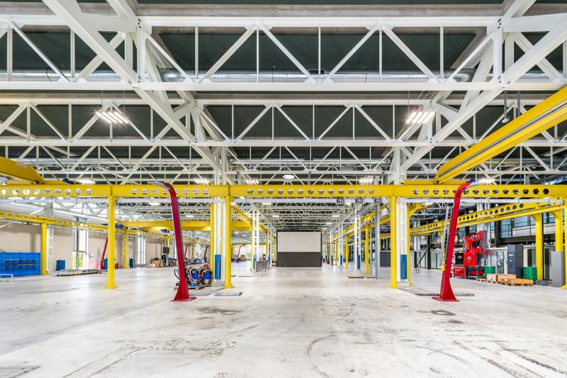 Hall moderne, grande de 5 000 m² avec bureaux et ateliers intégrés à l'intersection A1/A2 - divisible (9)