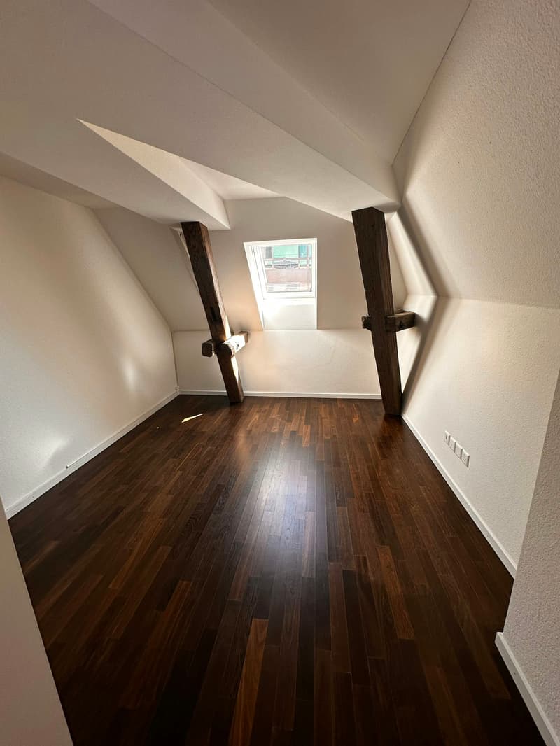 Espace de bureau moderne agrandi avec espace supplémentaire intégré (10)