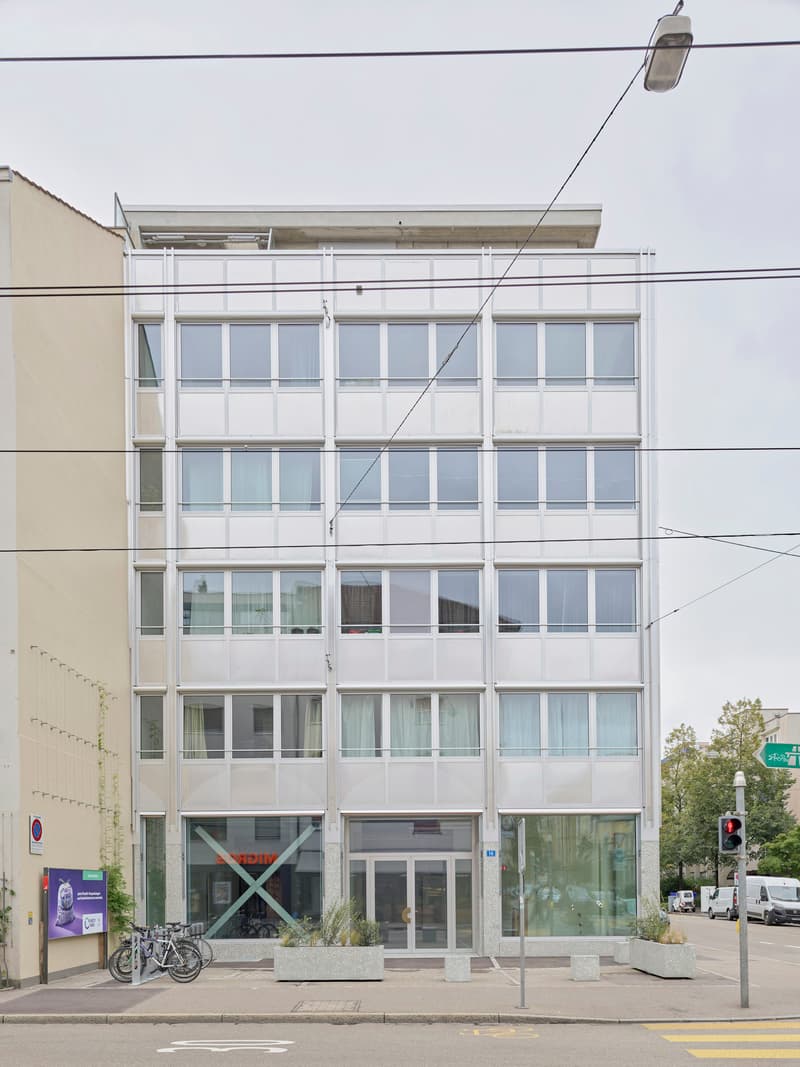 Angolo d'oro - Spazio commerciale e di vendita in affitto (2)