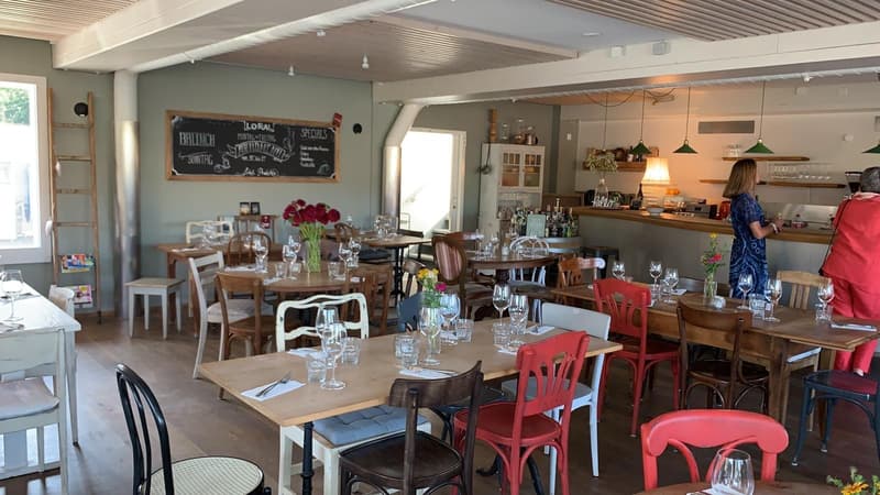 Popular restaurant with charm (4)