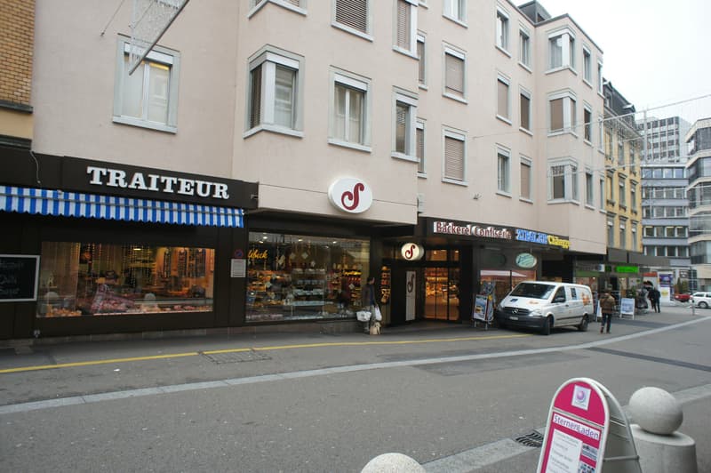 Prime location with high foot traffic - retail space in Oerlikon (1)
