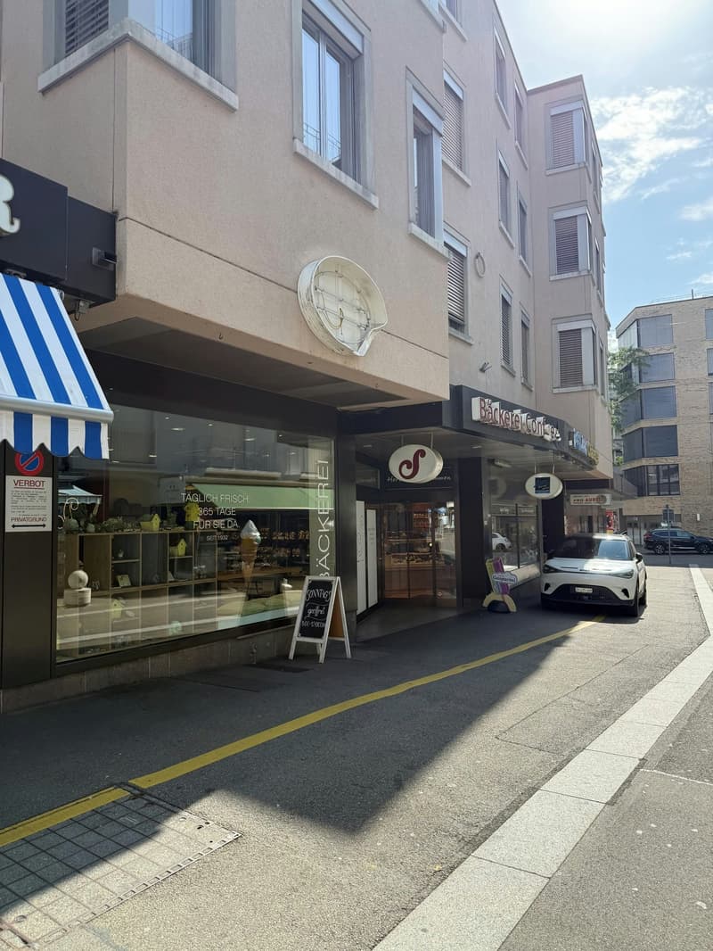 Prime location with high foot traffic - retail space in Oerlikon (2)