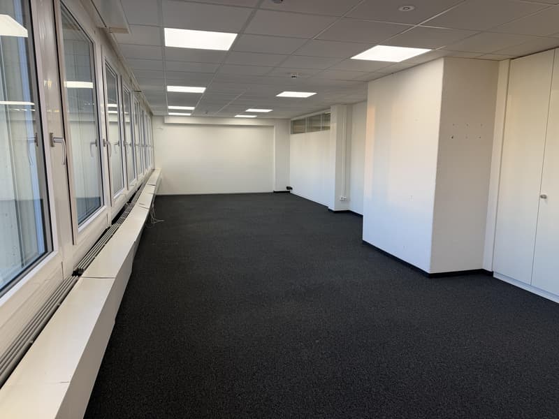Office for Rent: Space for Ideas & Growth (4)