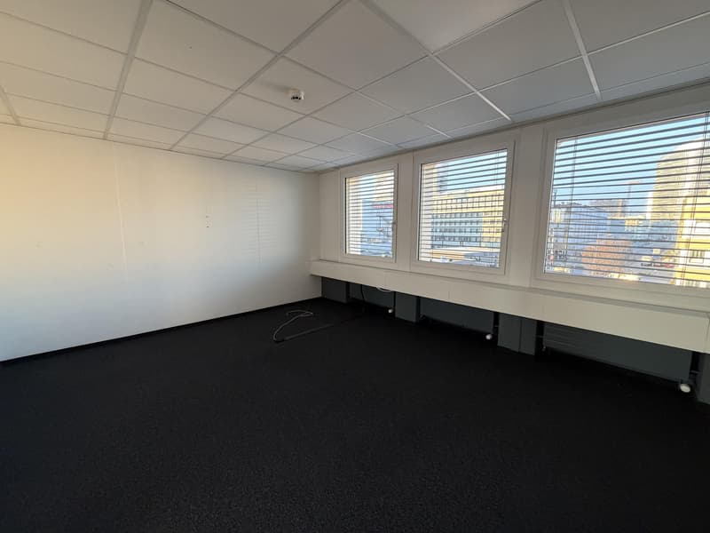 Office for Rent: Space for Ideas & Growth (2)