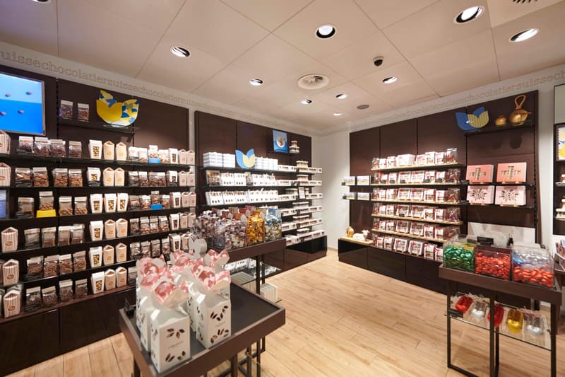 Frequently Visited Corner Retail Space 82 m²  Würenlos Highway Rest Stop (6)