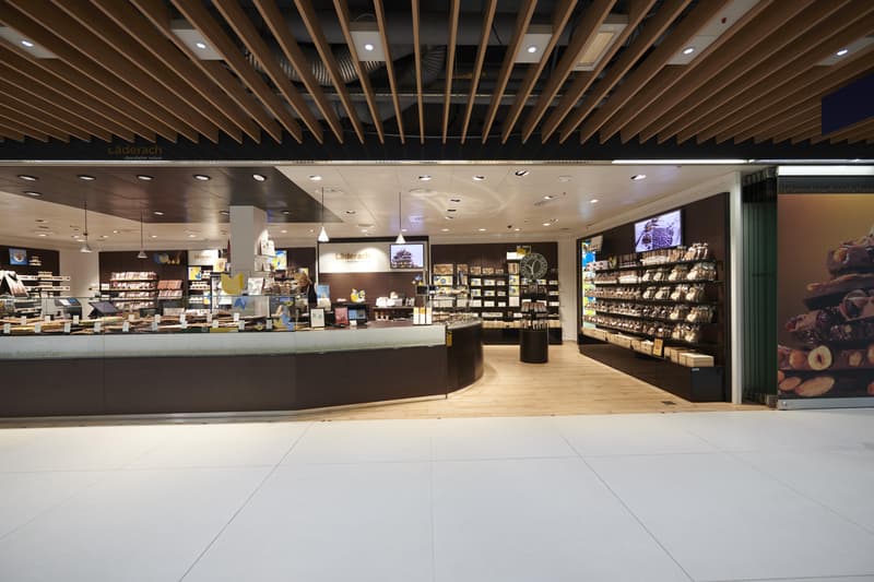 Frequently Visited Corner Retail Space 82 m²  Würenlos Highway Rest Stop (2)