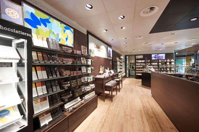 Frequently Visited Corner Retail Space 82 m²  Würenlos Highway Rest Stop (5)