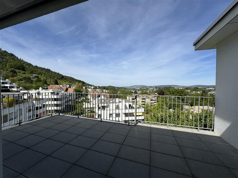 Charmant appartement en attique de 3,5 pièces au cœur d'Adliswil, top emplacement, ensoleillé et moderne! (10)